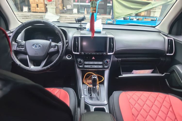 Used Hyundai ix35 2019 2.0L Automatic 2WD Zhiyong·Changxiang Edition China VI Standard Center Console