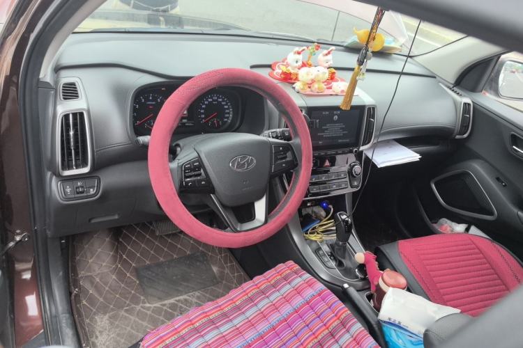 Used Hyundai ix35 2019 2.0L Automatic 2WD Zhiyong·Changxiang Edition China VI Standard Center Console
