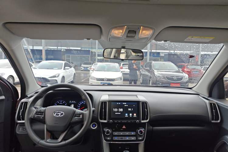 Used Hyundai ix35 2019 2.0L Automatic 2WD Zhiyong·Changxiang Edition China V Standard Center Console