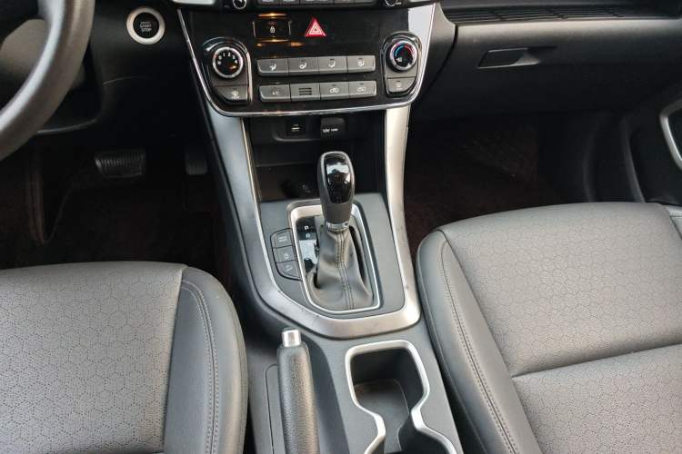 Used Hyundai ix35 2019 2.0L Automatic 2WD Zhiyong·Changxiang Edition China V Standard Gear Lever