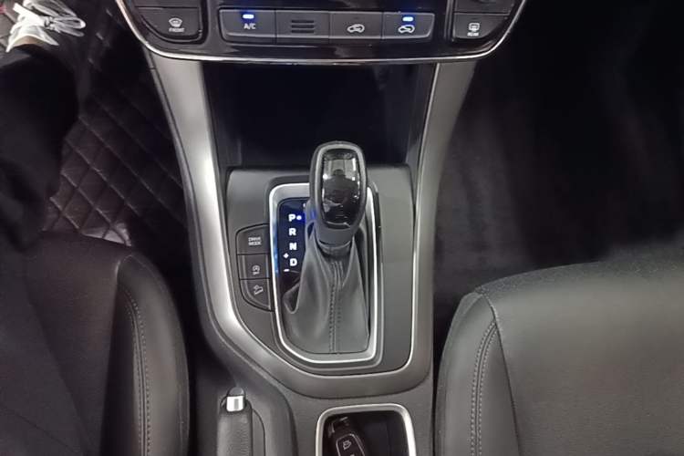 Used Hyundai ix35 2019 2.0L Automatic 2WD Zhiyong·Changxiang Edition China V Standard Gear Lever