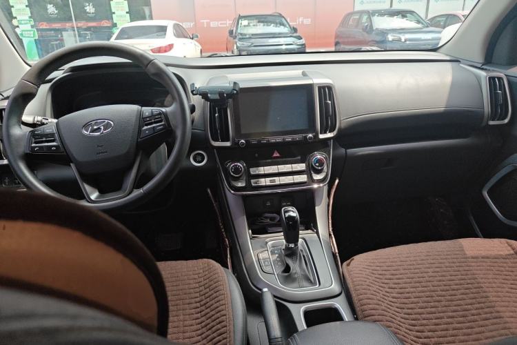 Used Hyundai ix35 2019 2.0L Automatic 2WD Zhiyong·Changxiang Edition China VI Standard Center Console