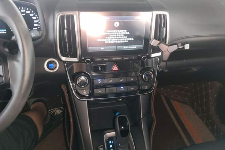 Used Hyundai ix35 2019 2.0L Automatic 2WD Zhiyong·Changxiang Edition China VI Standard Audio And AC Panel