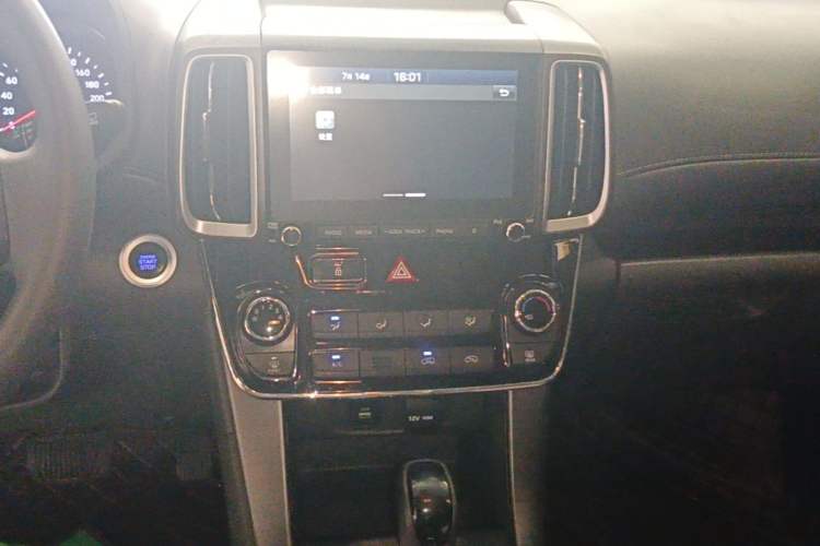 Used Hyundai ix35 2019 2.0L Automatic 2WD Zhiyong·Changxiang Edition China V Standard Audio And AC Panel