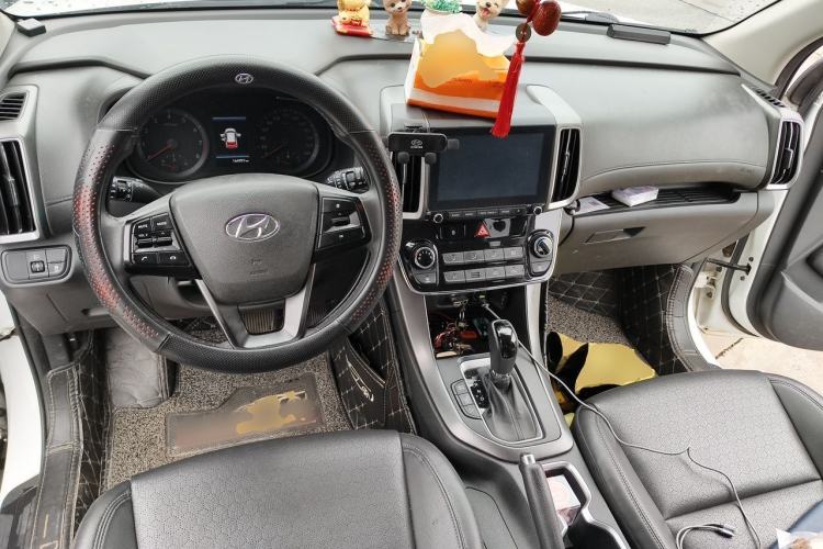 Used Hyundai ix35 2019 2.0L Automatic 2WD Zhiyong·Changxiang Edition China VI Standard Center Console