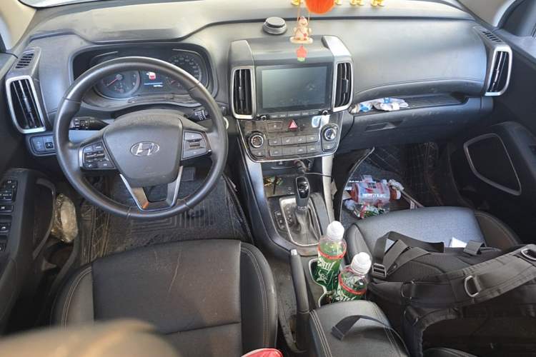 Used Hyundai ix35 2019 2.0L Automatic 2WD Zhiyong·Changxiang Edition China VI Standard Center Console