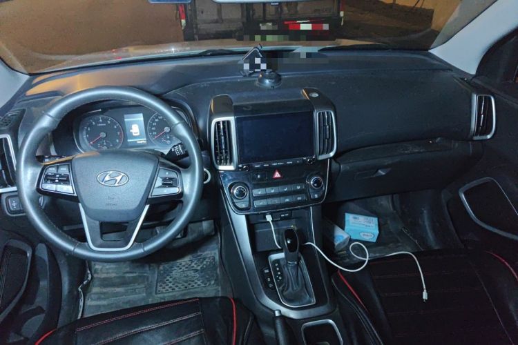 Used Hyundai ix35 2019 2.0L Automatic 2WD Zhiyong·Changxiang Edition China VI Standard Center Console