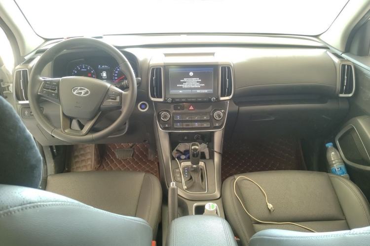 Used Hyundai ix35 2019 2.0L Automatic 2WD Zhiyong·Changxiang Edition China V Standard Center Console