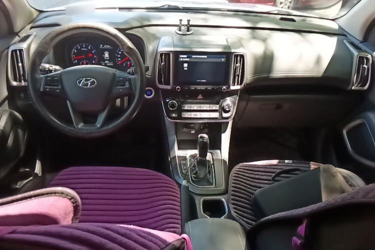 Used Hyundai ix35 2019 2.0L Automatic 2WD Zhiyong·Changxiang Edition China VI Standard Center Console
