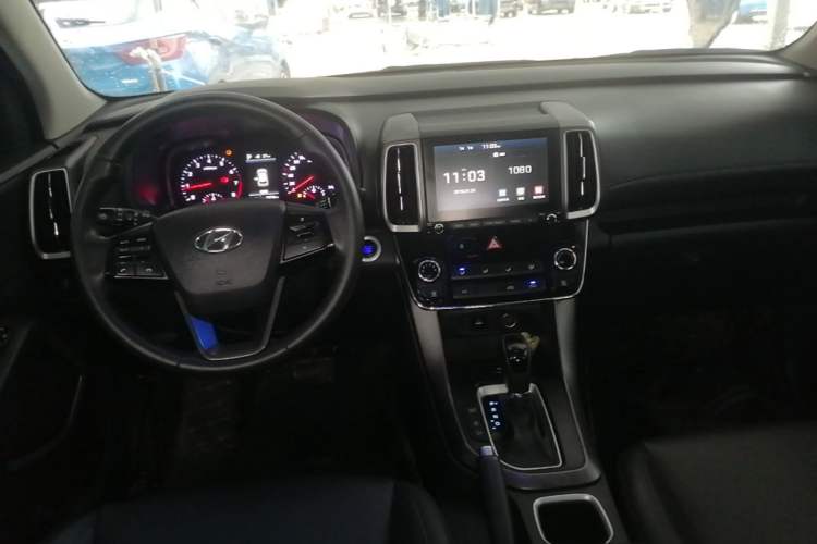 Used Hyundai ix35 2019 2.0L Automatic 2WD Zhiyong·Changxiang Edition China VI Standard Center Console