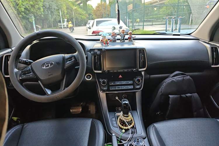 Used Hyundai ix35 2019 2.0L Automatic 2WD Zhiyong·Changxiang Edition China V Standard Center Console