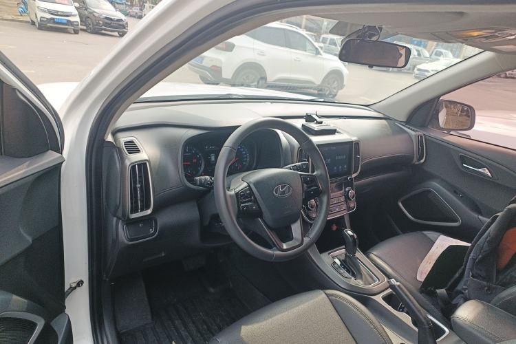 Used Hyundai ix35 2019 2.0L Automatic 2WD Zhiyong·Changxiang Edition China VI Standard Center Console