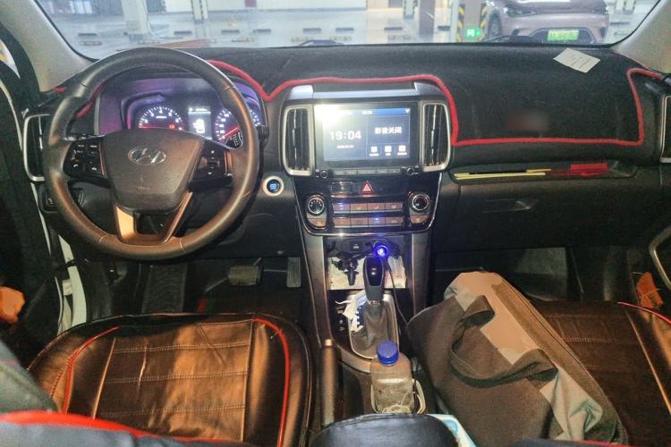 Used Hyundai ix35 2019 2.0L Automatic 2WD Zhiyong·Changxiang Edition China VI Standard Center Console