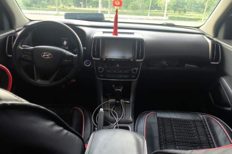 Used Hyundai ix35 2019 2.0L Automatic 2WD Zhiyong·Changxiang Edition China VI Standard Center Console
