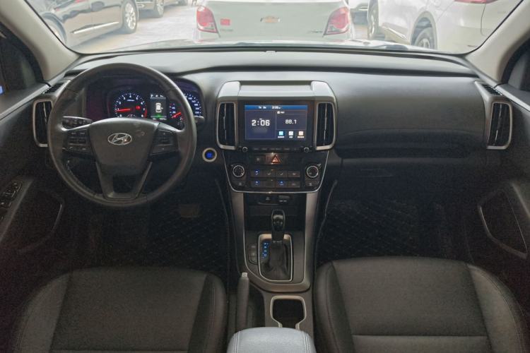 Used Hyundai ix35 2019 2.0L Automatic 2WD Zhiyong·Changxiang Edition China V Standard Center Console