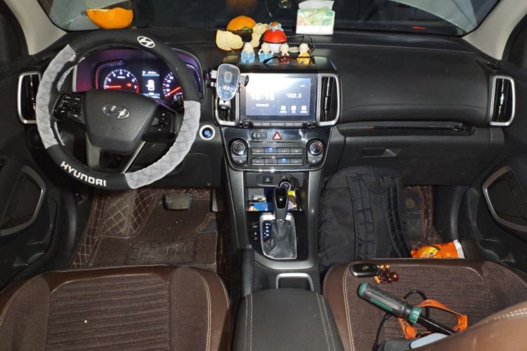 Used Hyundai ix35 2019 2.0L Automatic 2WD Zhiyong·Changxiang Edition China VI Standard Center Console