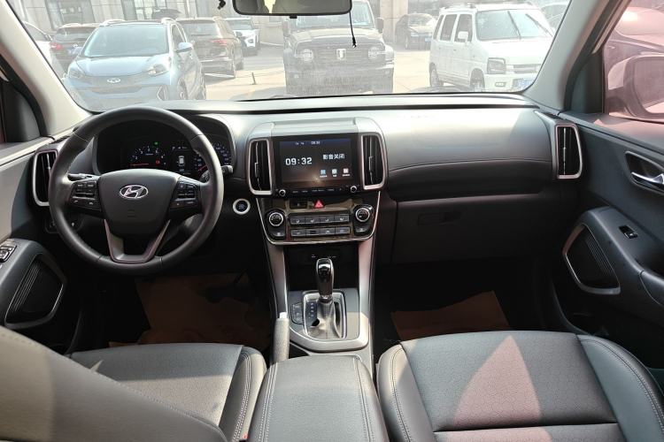 Used Hyundai ix35 2019 2.0L Automatic 2WD Zhiyong·Changxiang Edition China VI Standard Center Console