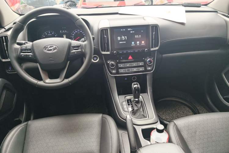 Used Hyundai ix35 2019 2.0L Automatic 2WD Zhiyong·Changxiang Edition China VI Standard Center Console