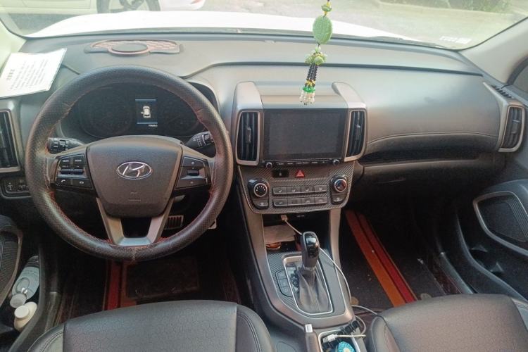 Used Hyundai ix35 2019 2.0L Automatic 2WD Zhiyong·Changxiang Edition China VI Standard Center Console