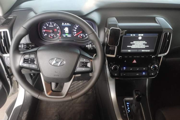 Used Hyundai ix35 2019 2.0L Automatic 2WD Zhiyong·Changxiang Edition China V Standard Center Console