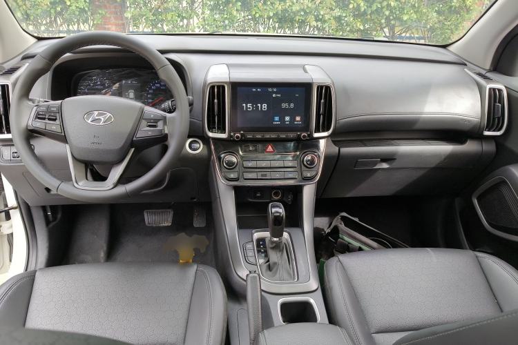 Used Hyundai ix35 2019 2.0L Automatic 2WD Zhiyong·Changxiang Edition China V Standard Center Console