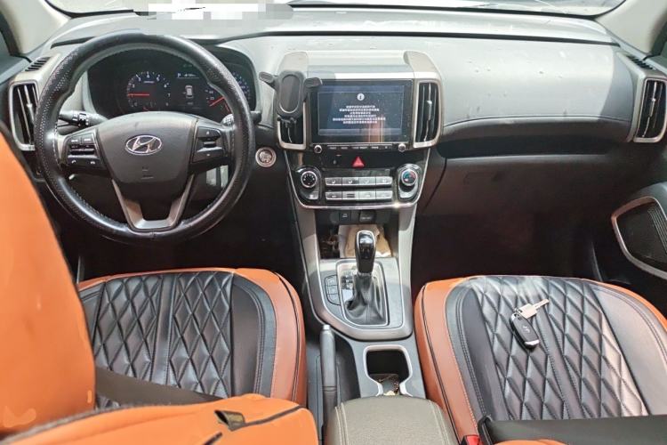 Used Hyundai ix35 2019 2.0L Automatic 2WD Zhiyong·Changxiang Edition China V Standard Center Console