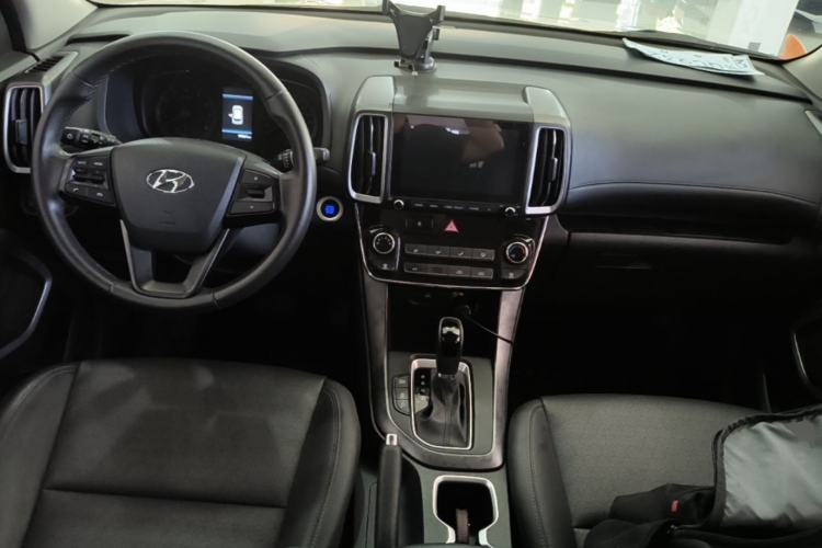 Used Hyundai ix35 2019 2.0L Automatic 2WD Zhiyong·Changxiang Edition China VI Standard Center Console