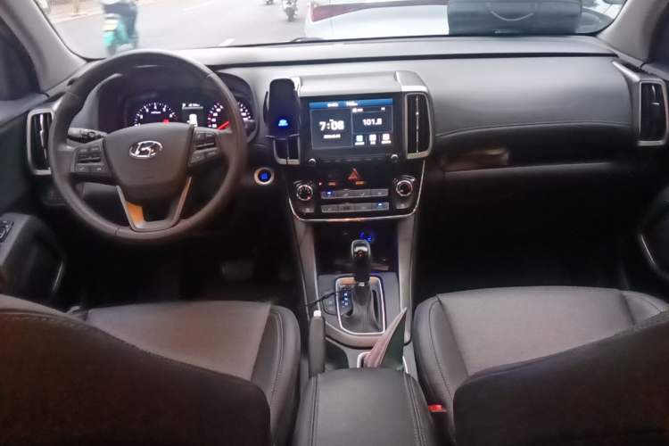 Used Hyundai ix35 2019 2.0L Automatic 2WD Zhiyong·Changxiang Edition China V Standard Center Console