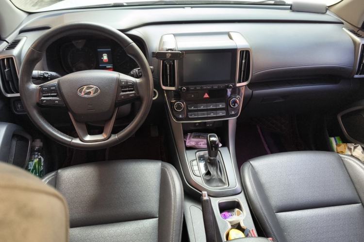 Used Hyundai ix35 2019 2.0L Automatic 2WD Zhiyong·Changzhi Edition China V Standard Center Console