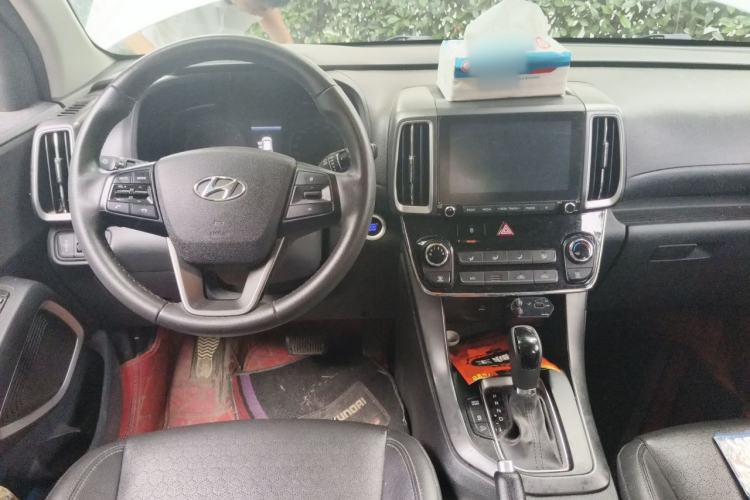 Used Hyundai ix35 2019 2.0L Automatic 2WD Zhiyong·Changxiang Edition China VI Standard Center Console