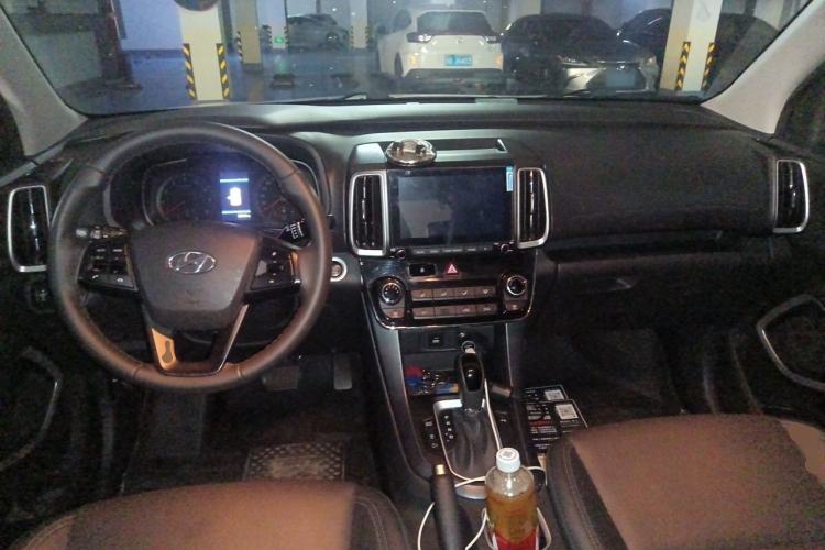 Used Hyundai ix35 2019 2.0L Automatic 2WD Zhiyong·Changxiang Edition China V Standard Center Console