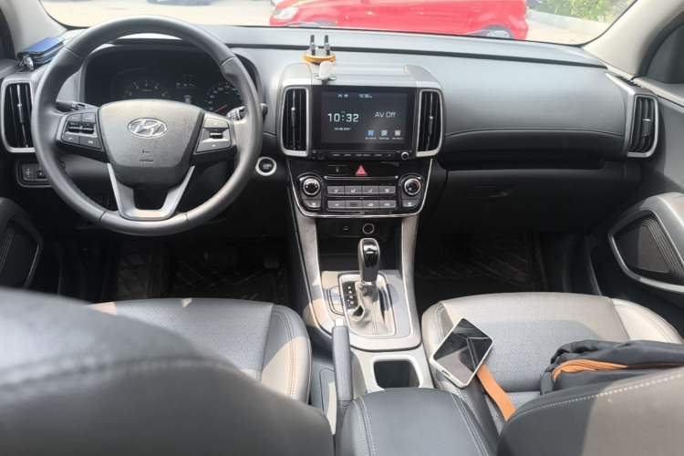 Used Hyundai ix35 2019 2.0L Automatic 2WD Zhiyong·Changxiang Edition China VI Standard Center Console