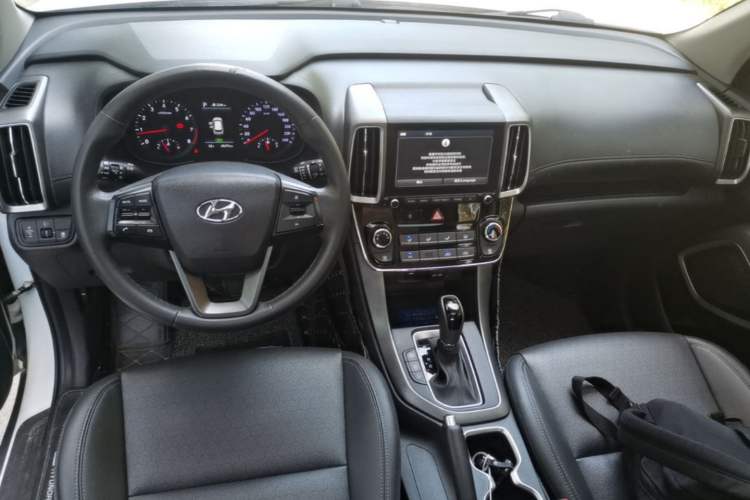 Used Hyundai ix35 2019 2.0L Automatic 2WD Zhiyong·Changxiang Edition China VI Standard Center Console