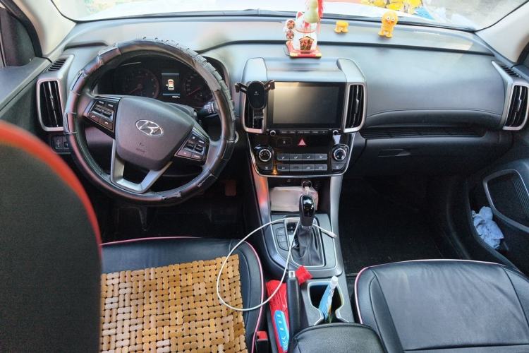 Used Hyundai ix35 2019 2.0L Automatic 2WD Zhiyong·Changxiang Edition China V Standard Center Console
