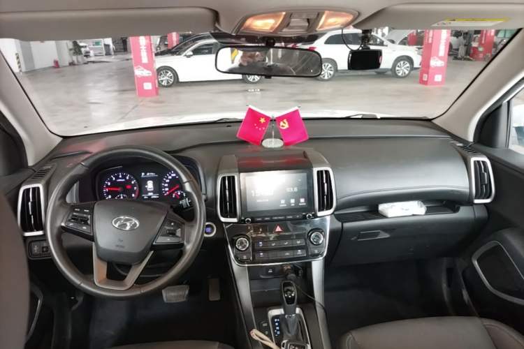 Used Hyundai ix35 2019 2.0L Automatic 2WD Zhiyong·Changxiang Edition China VI Standard Center Console