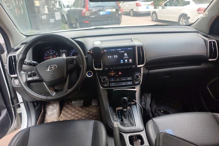 Used Hyundai ix35 2019 2.0L Automatic 2WD Zhiyong·Changxiang Edition China VI Standard Center Console