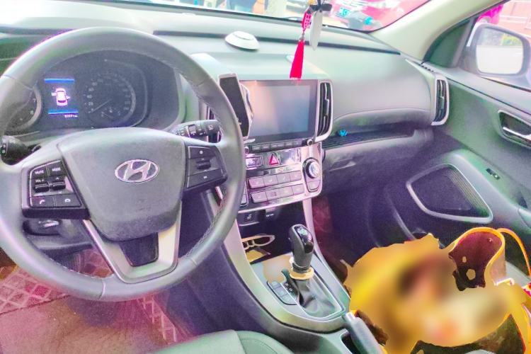 Used Hyundai ix35 2019 2.0L Automatic 2WD Zhiyong·Changxiang Edition China V Standard Center Console