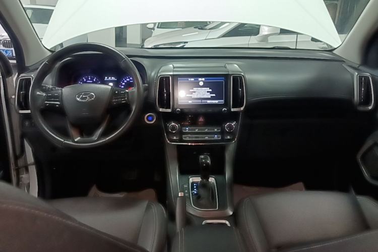 Used Hyundai ix35 2019 2.0L Automatic 2WD Zhiyong·Changxiang Edition China VI Standard Center Console