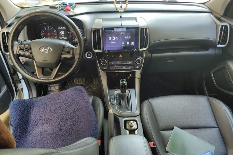 Used Hyundai ix35 2019 2.0L Automatic 2WD Zhiyong·Changxiang Edition China V Standard Center Console
