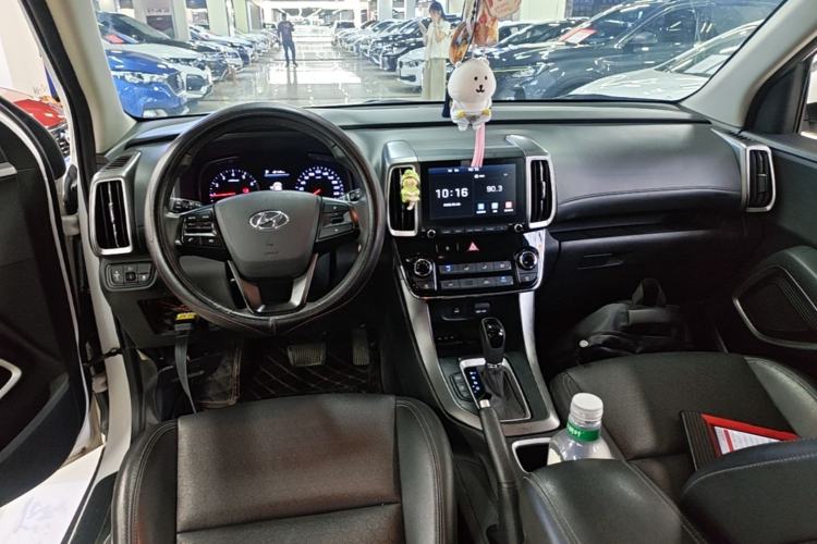 Used Hyundai ix35 2019 2.0L Automatic 2WD Zhiyong·Changxiang Edition China VI Standard Center Console