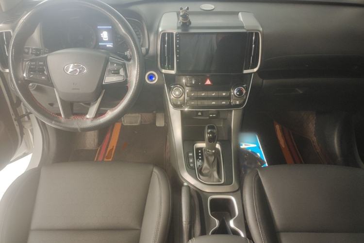 Used Hyundai ix35 2019 2.0L Automatic 2WD Zhiyong·Changxiang Edition China V Standard Center Console