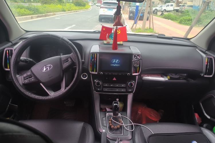Used Hyundai ix35 2019 2.0L Automatic 2WD Zhiyong·Changxiang Edition China VI Standard Center Console