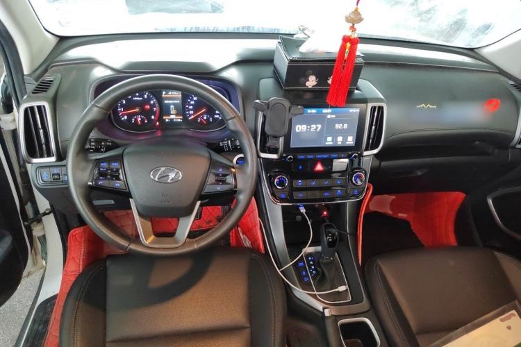Used Hyundai ix35 2019 2.0L Automatic 2WD Zhiyong·Changxiang Edition China V Standard Center Console