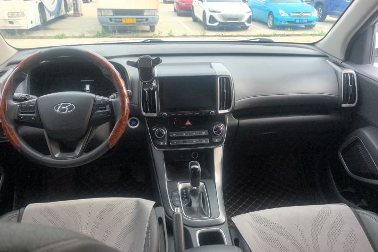 Used Hyundai ix35 2019 2.0L Automatic 2WD Zhiyong·Changxiang Edition China V Standard Center Console