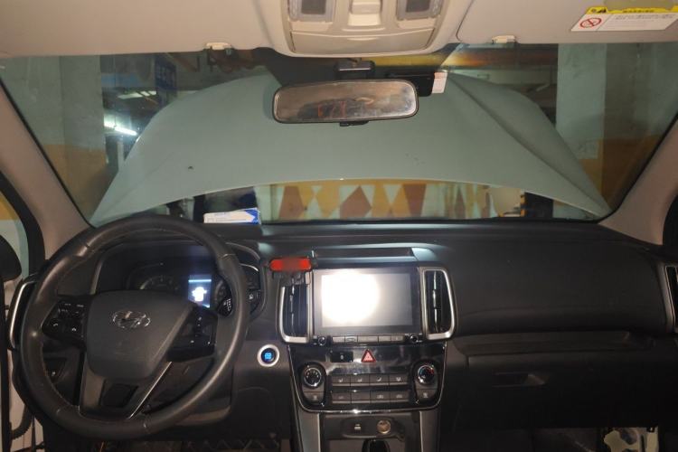 Used Hyundai ix35 2019 2.0L Automatic 2WD Zhiyong·Changxiang Edition China VI Standard Center Console