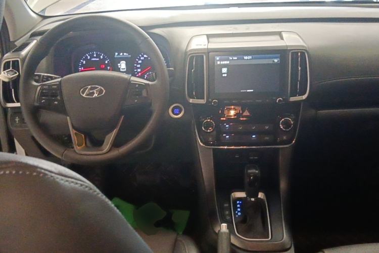Used Hyundai ix35 2019 2.0L Automatic 2WD Zhiyong·Changxiang Edition China V Standard Center Console