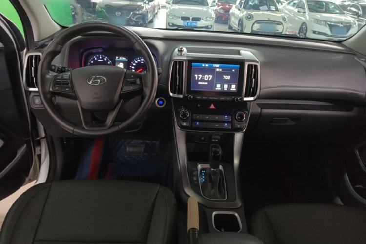 Used Hyundai ix35 2019 2.0L Automatic 2WD Zhiyong·Changxiang Edition China VI Standard Center Console