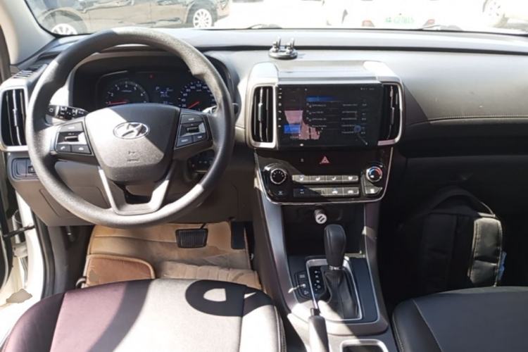 Used Hyundai ix35 2019 2.0L Automatic 2WD Zhiyong·Changzhi Edition China V Standard Center Console