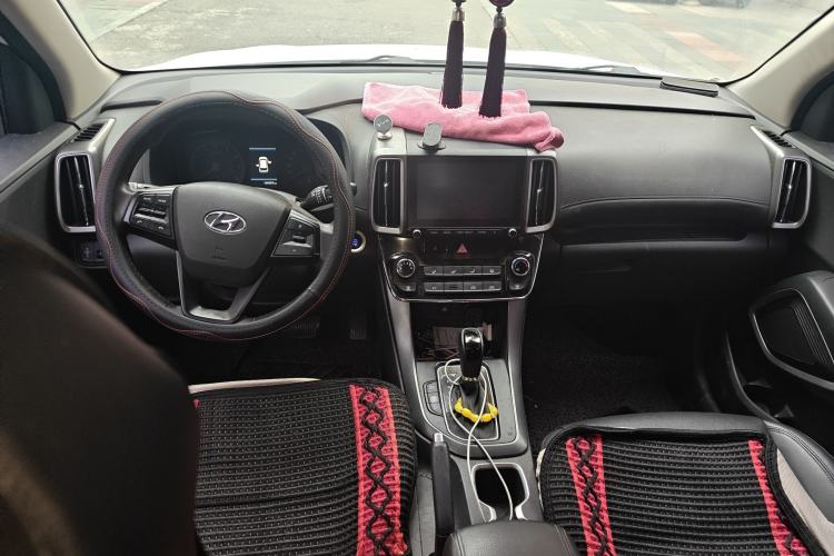 Used Hyundai ix35 2019 2.0L Automatic 2WD Zhiyong·Changxiang Edition China VI Standard Center Console