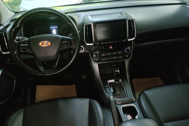 Used Hyundai ix35 2019 2.0L Automatic 2WD Zhiyong·Changxiang Edition China VI Standard Center Console